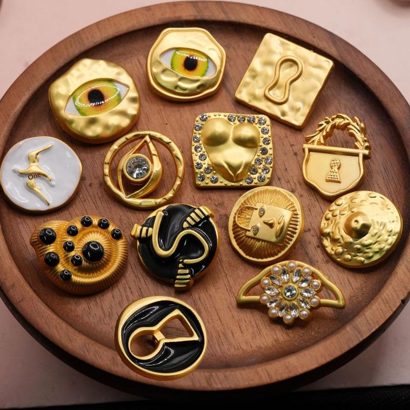 Craft Embellishment - Vintage metalowy guzik w kształcie serca