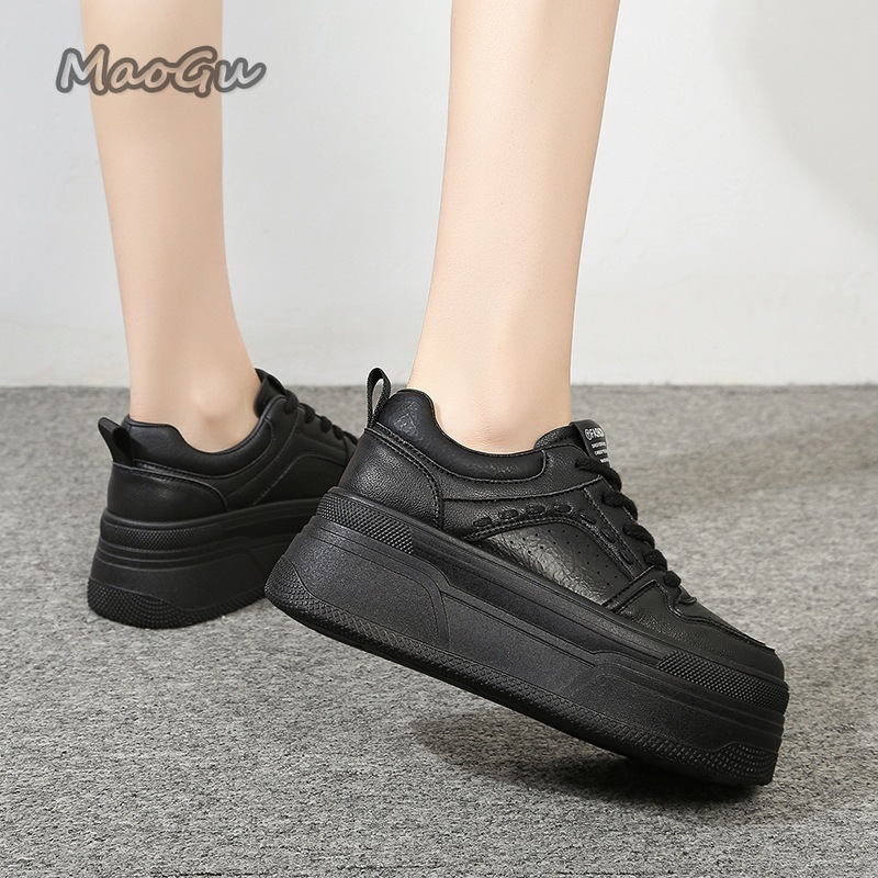 Białe sneakersy na platformie  – Guipure Lace Panel recenzja i cena