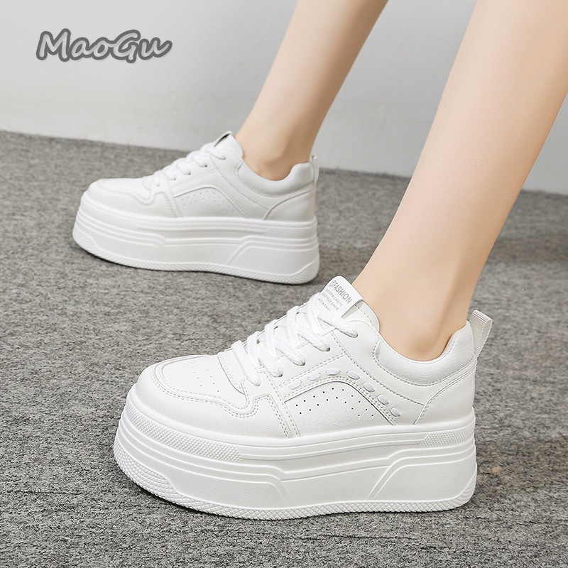 Białe sneakersy na platformie  – Guipure Lace Panel recenzja i cena